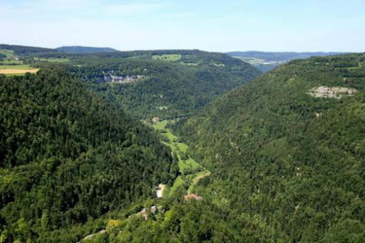 Gite 3 étoiles entre sources et rivière Besançon Vaire-le-Grand Esterno foto