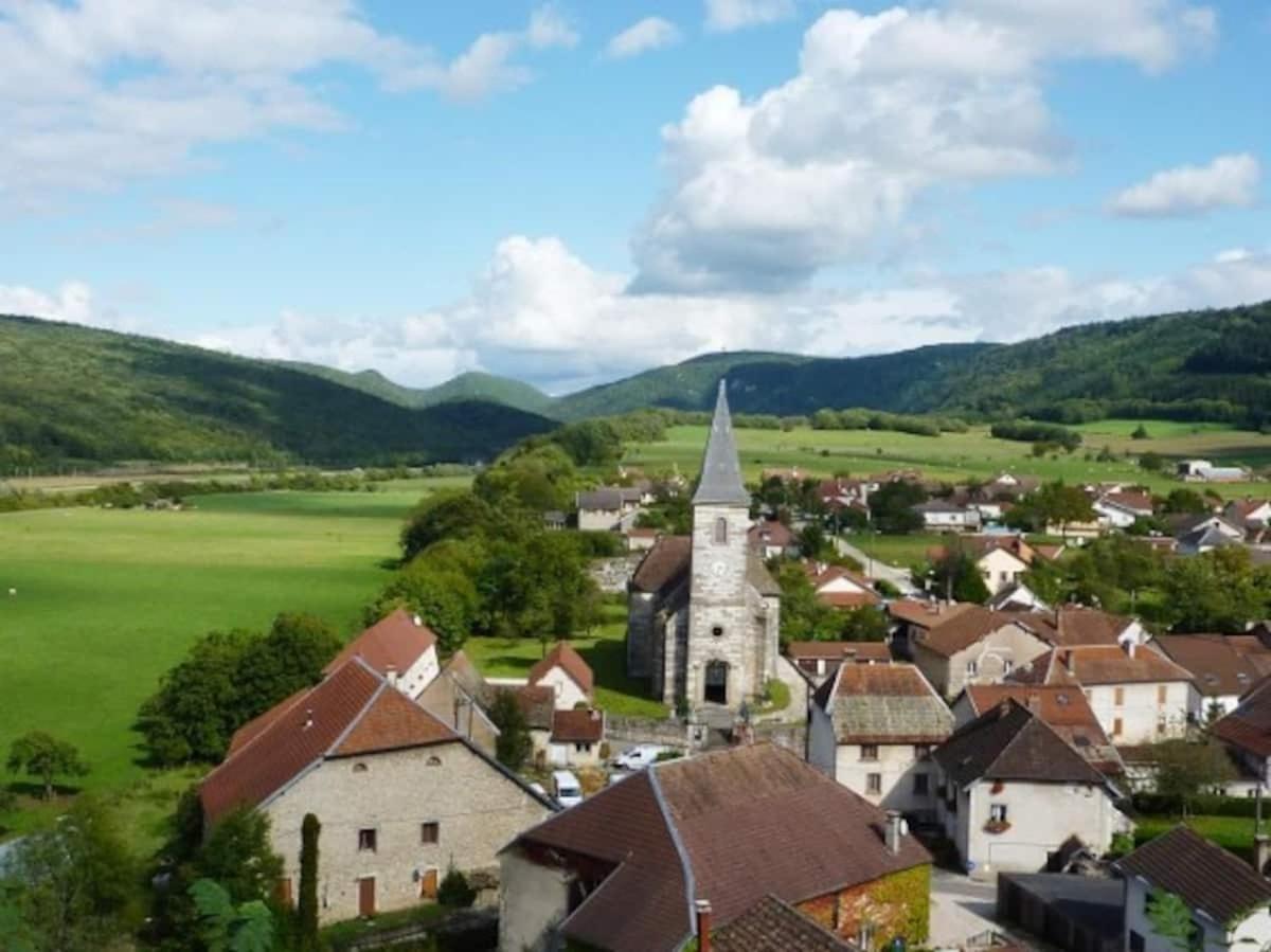 Gite 3 étoiles entre sources et rivière Besançon Vaire-le-Grand Esterno foto