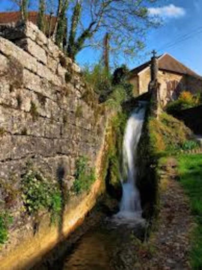 Gite 3 étoiles entre sources et rivière Besançon Vaire-le-Grand Esterno foto
