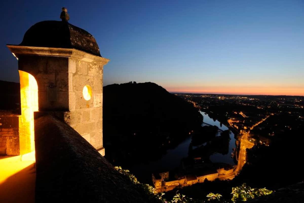 Gite 3 étoiles entre sources et rivière Besançon Vaire-le-Grand Esterno foto